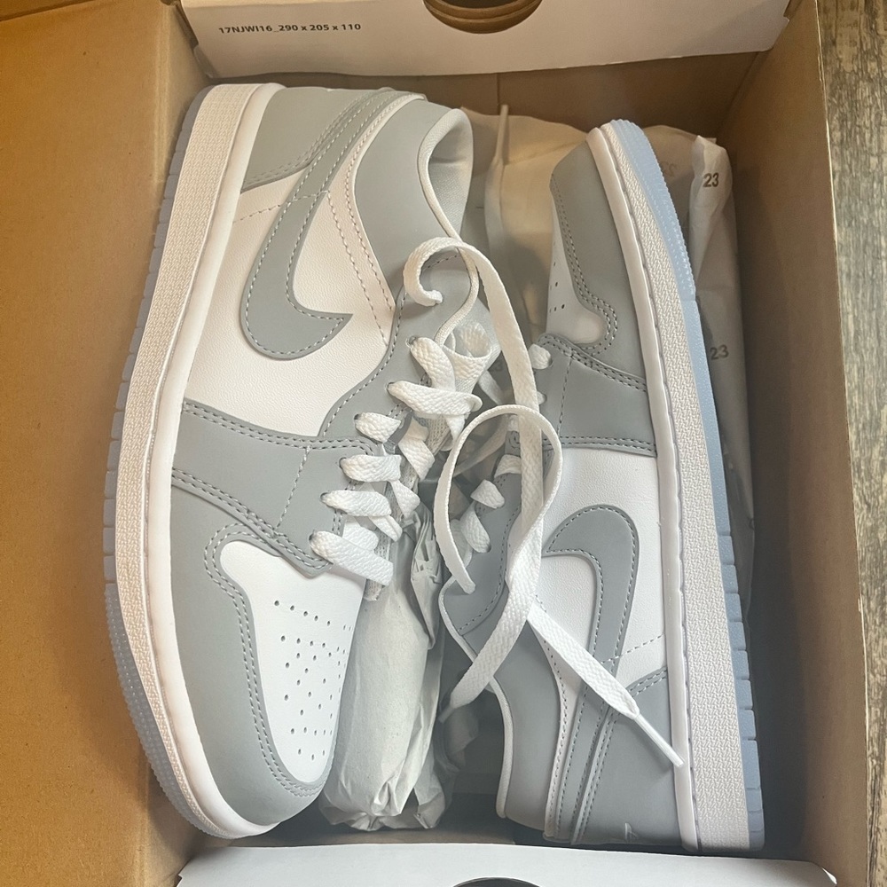 NIB Women’s Air Jordan 1 Low